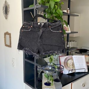 Abercrombie and Fitch mom short, high rise black size 4